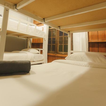 Agga Cnx Hostel Chiang Mai Bagian luar foto