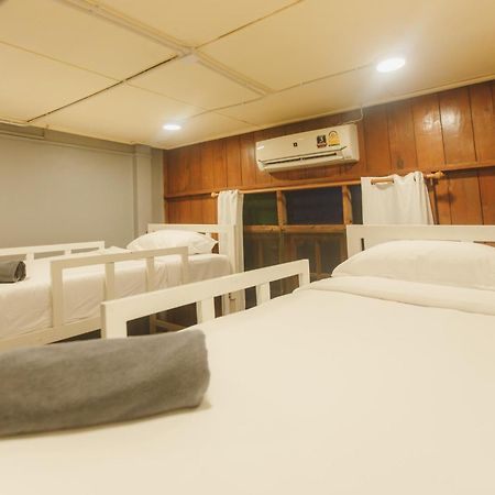 Agga Cnx Hostel Chiang Mai Bagian luar foto
