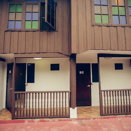 Agga Cnx Hostel Chiang Mai Bagian luar foto