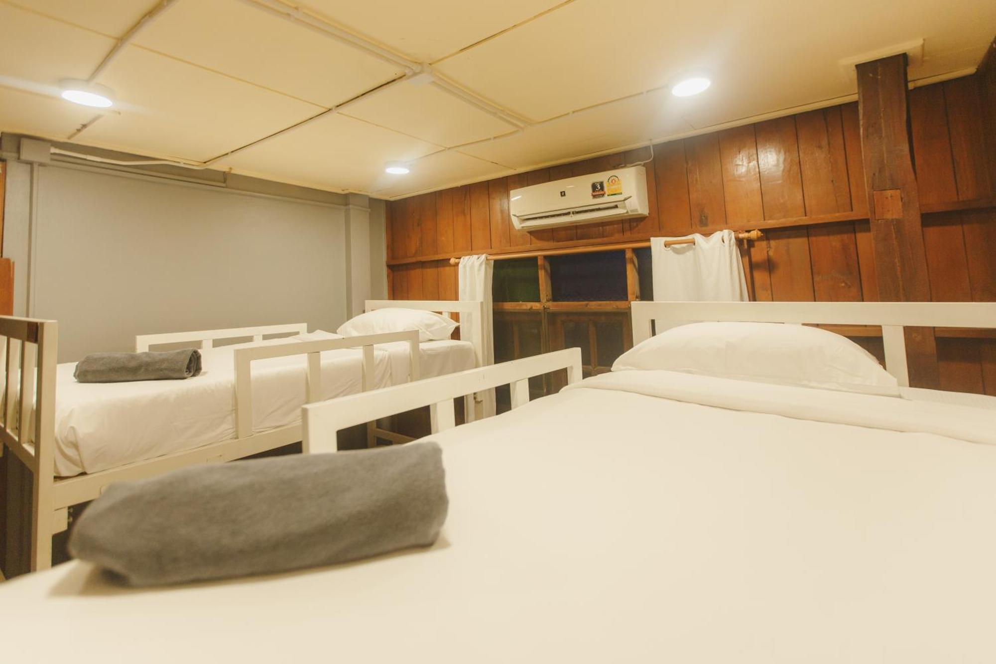 Agga Cnx Hostel Chiang Mai Bagian luar foto