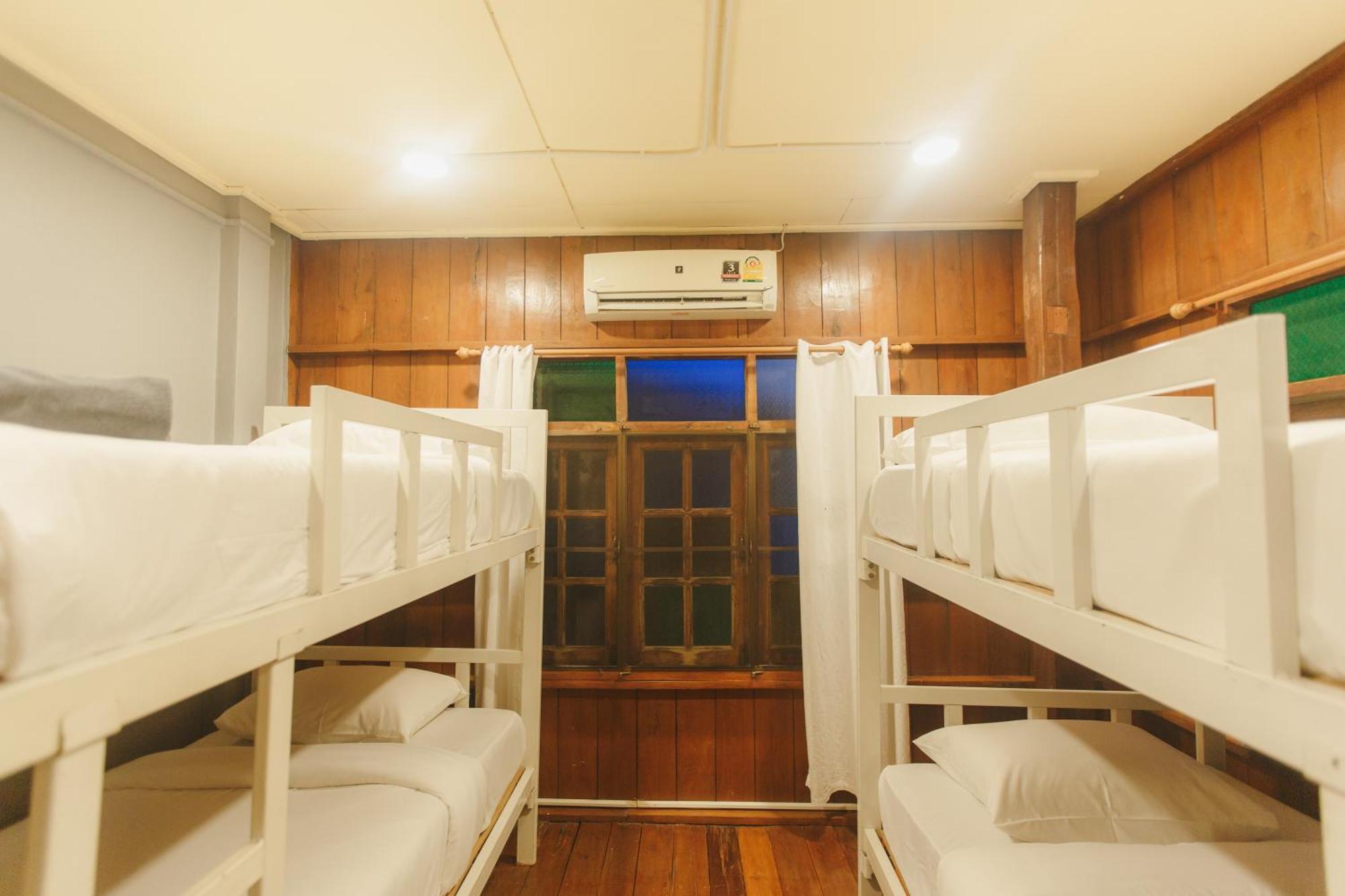 Agga Cnx Hostel Chiang Mai Bagian luar foto