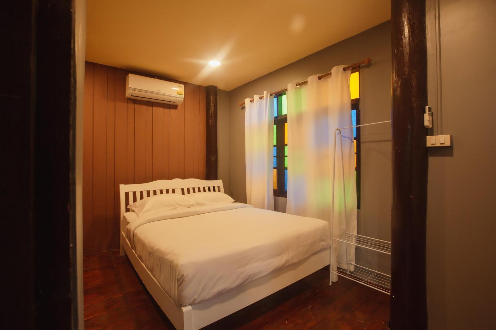 Agga Cnx Hostel Chiang Mai Bagian luar foto