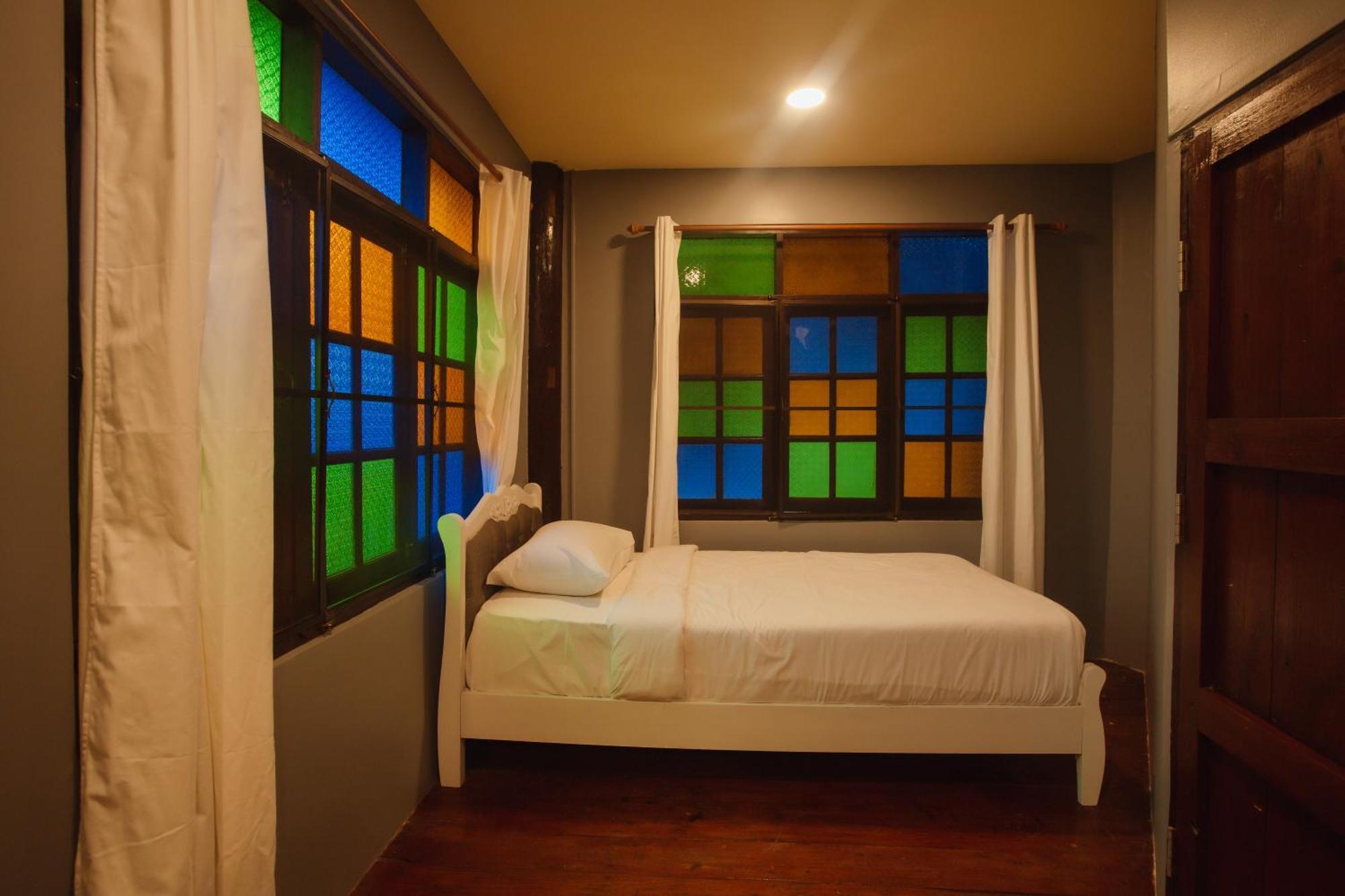 Agga Cnx Hostel Chiang Mai Bagian luar foto