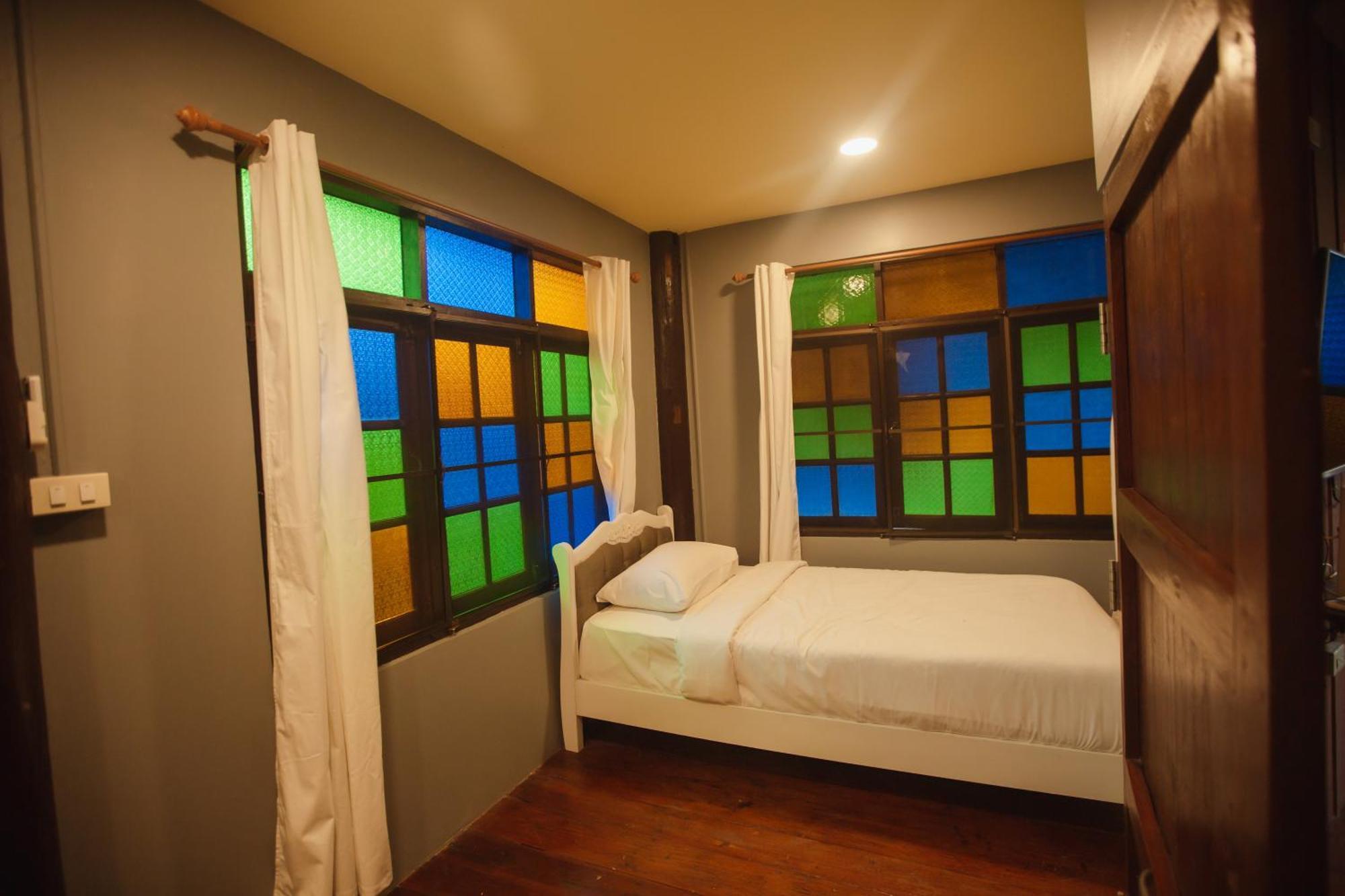 Agga Cnx Hostel Chiang Mai Bagian luar foto