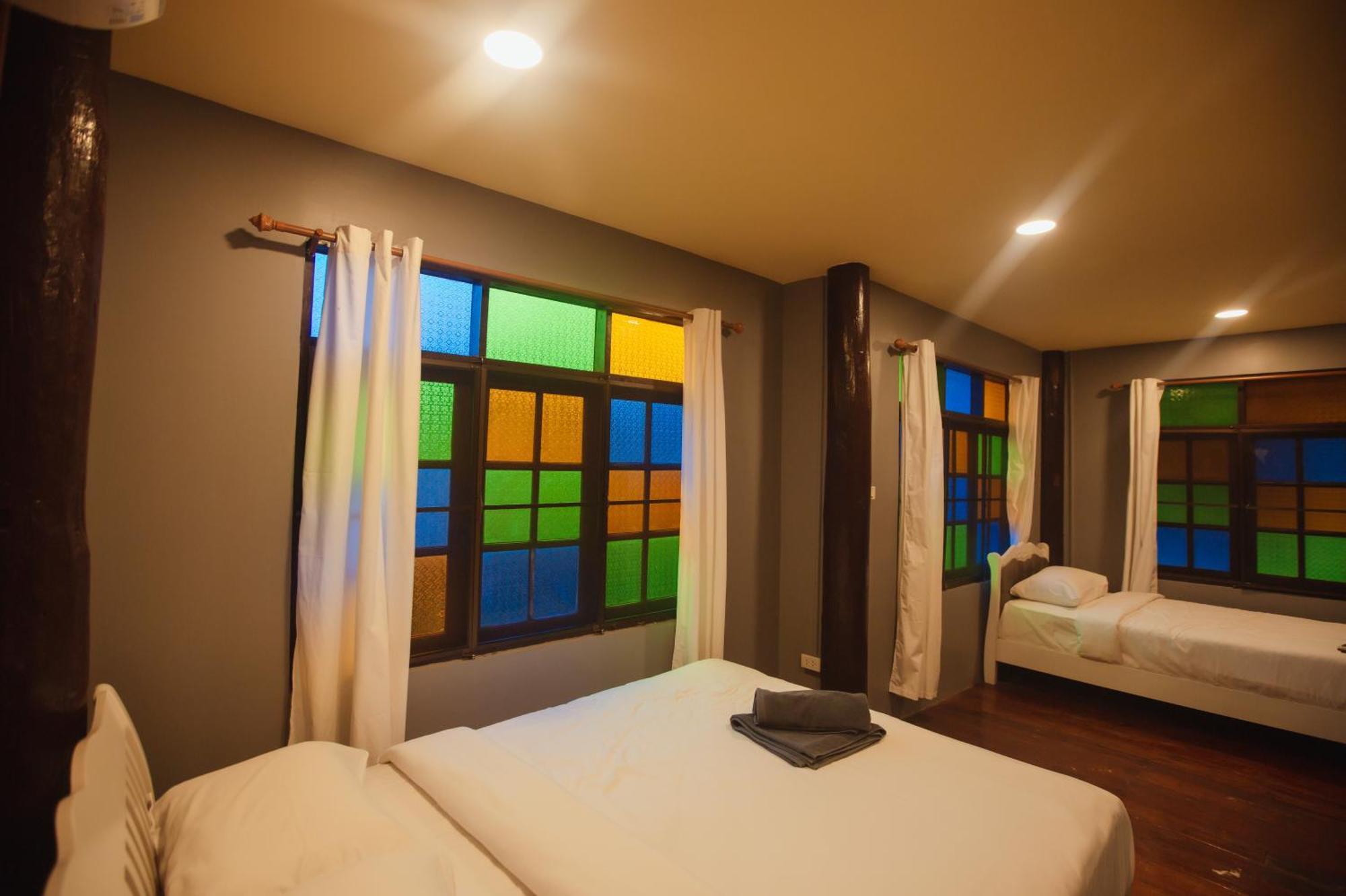 Agga Cnx Hostel Chiang Mai Bagian luar foto