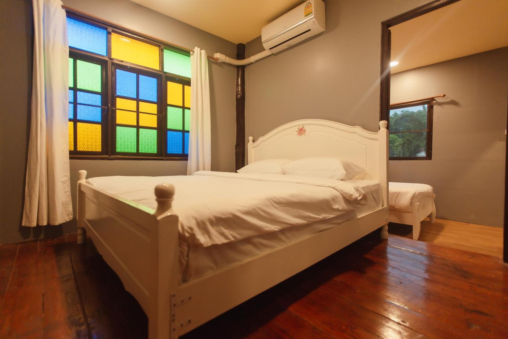 Agga Cnx Hostel Chiang Mai Bagian luar foto