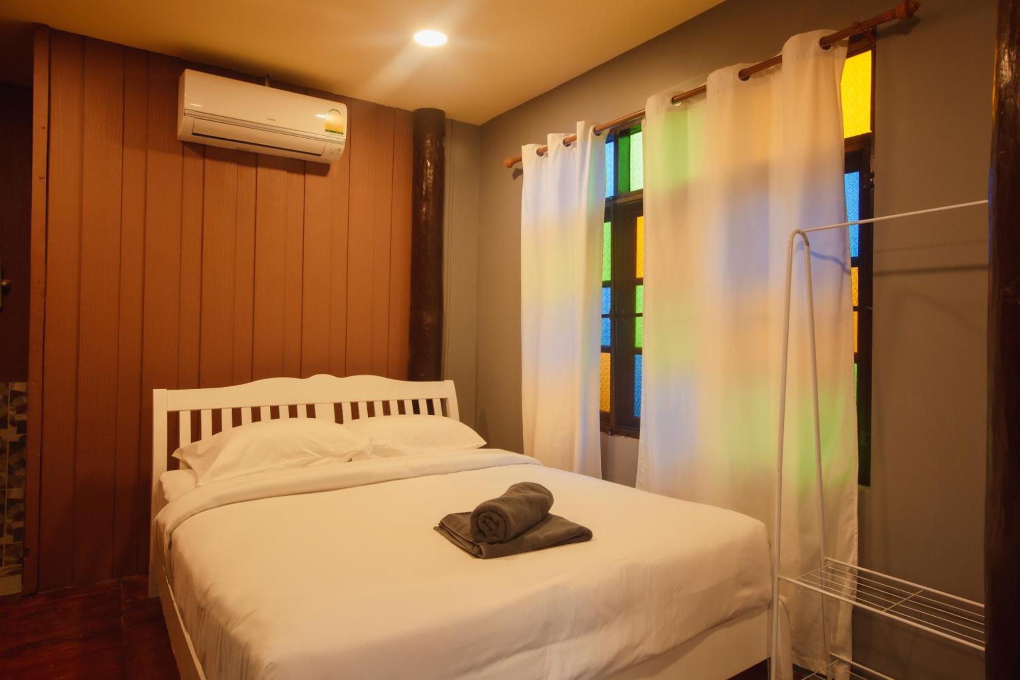Agga Cnx Hostel Chiang Mai Bagian luar foto
