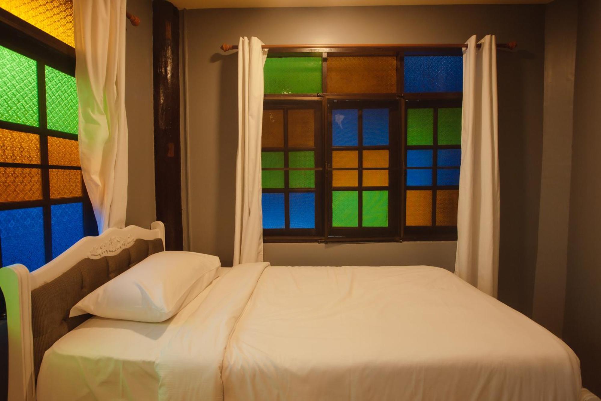 Agga Cnx Hostel Chiang Mai Bagian luar foto