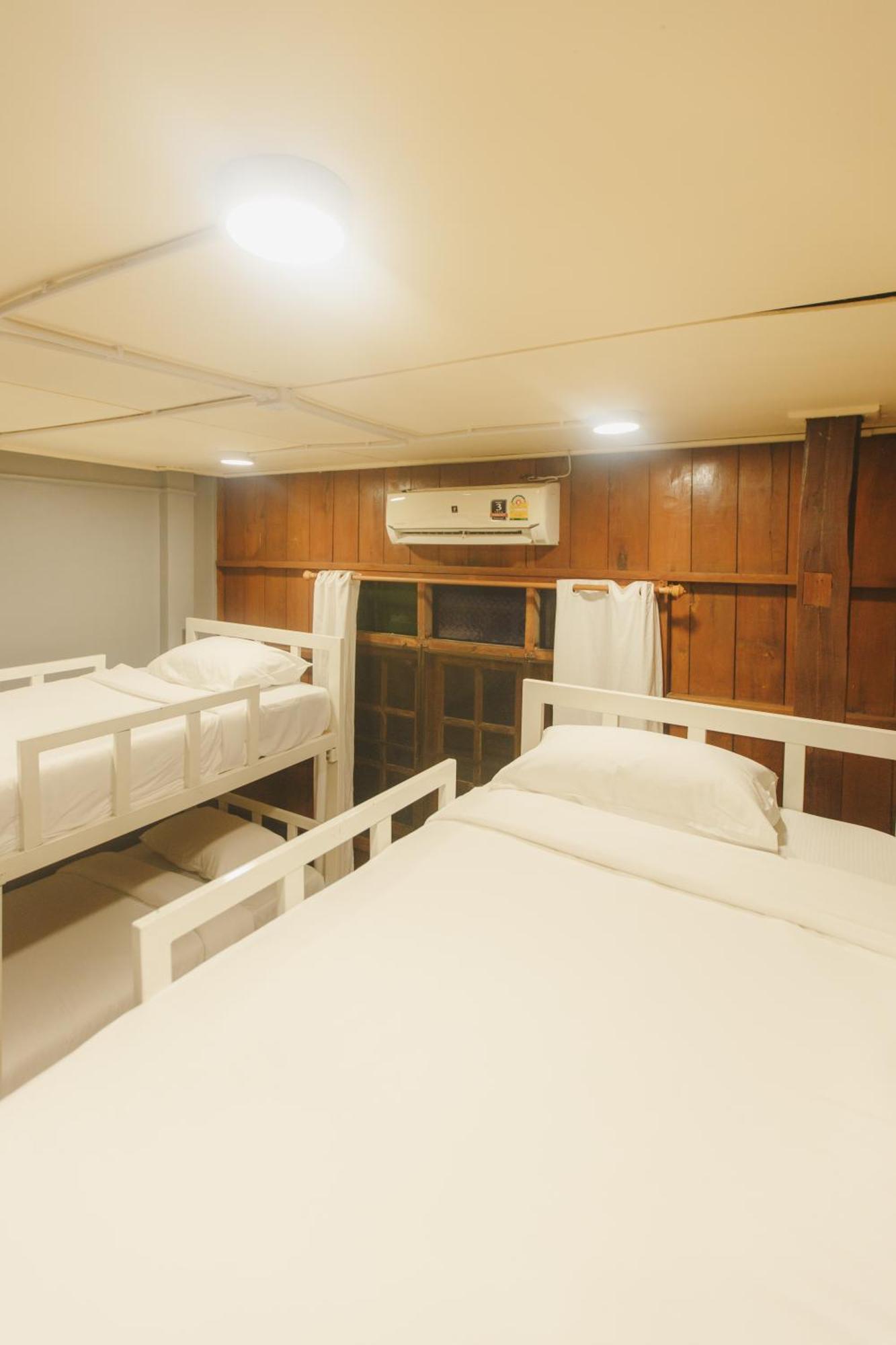 Agga Cnx Hostel Chiang Mai Bagian luar foto
