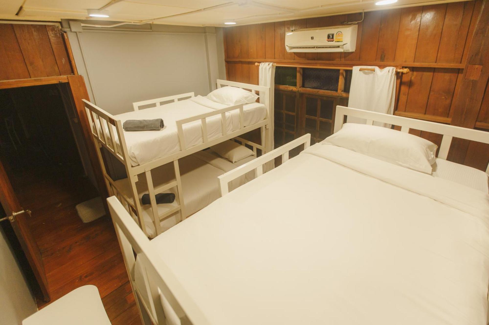 Agga Cnx Hostel Chiang Mai Bagian luar foto