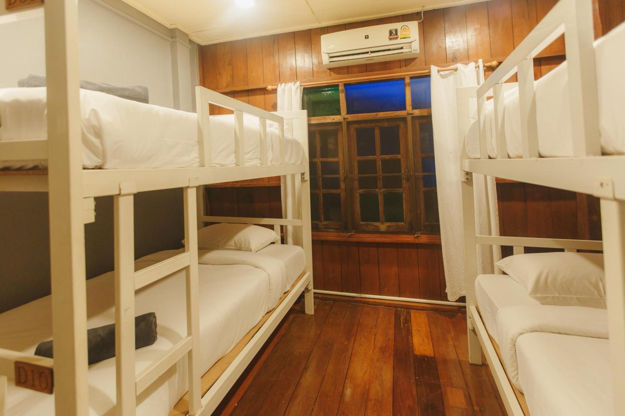 Agga Cnx Hostel Chiang Mai Bagian luar foto