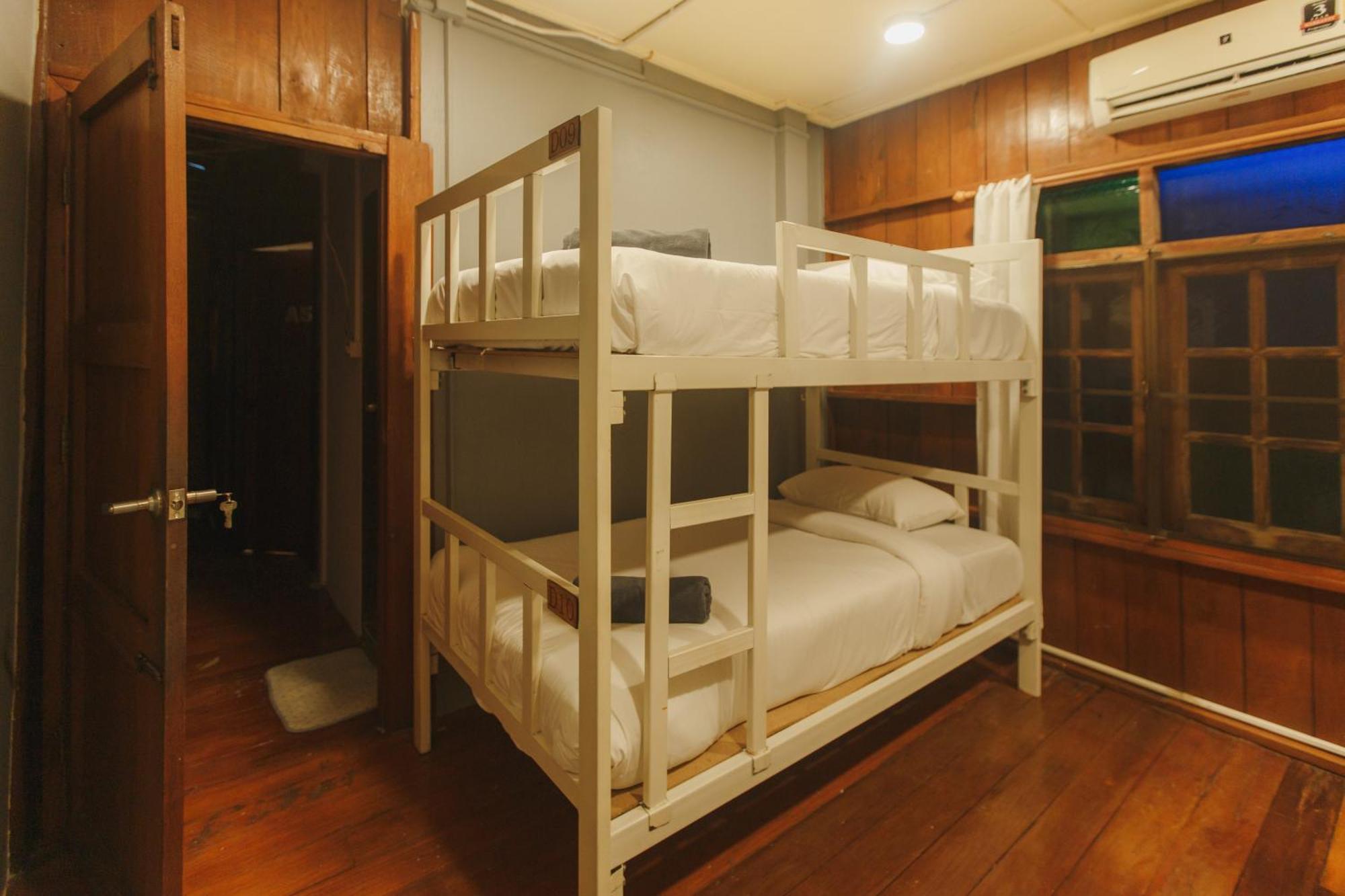 Agga Cnx Hostel Chiang Mai Bagian luar foto