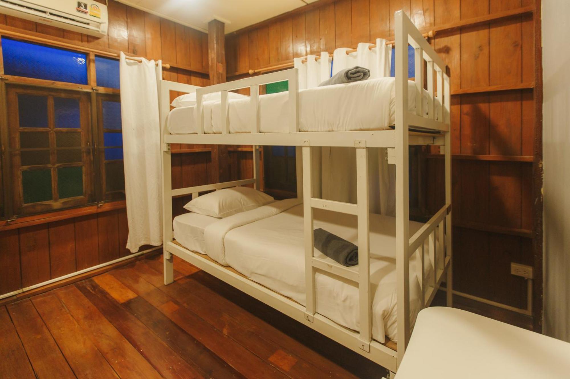 Agga Cnx Hostel Chiang Mai Bagian luar foto