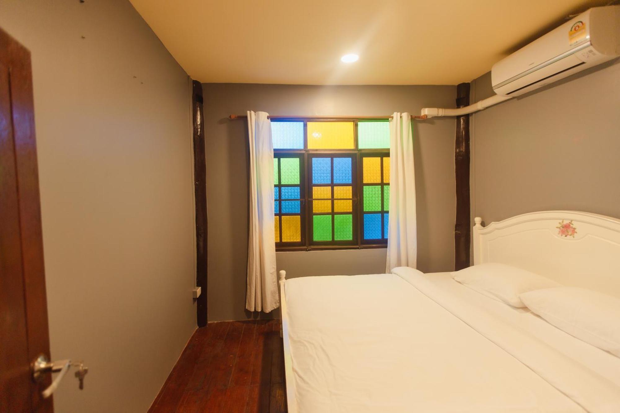 Agga Cnx Hostel Chiang Mai Bagian luar foto
