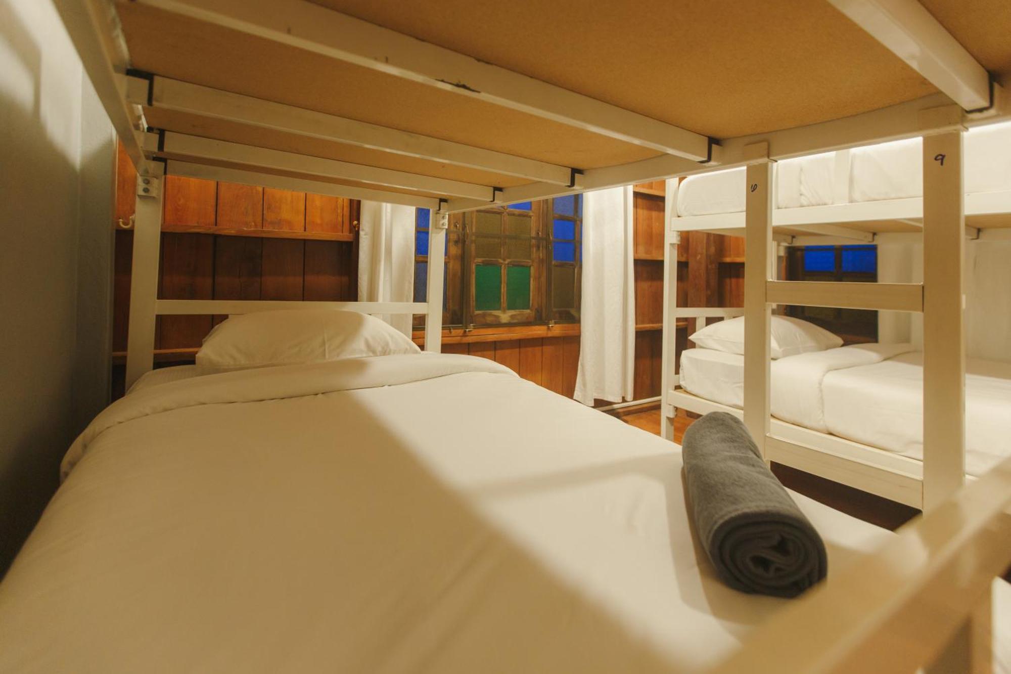 Agga Cnx Hostel Chiang Mai Bagian luar foto