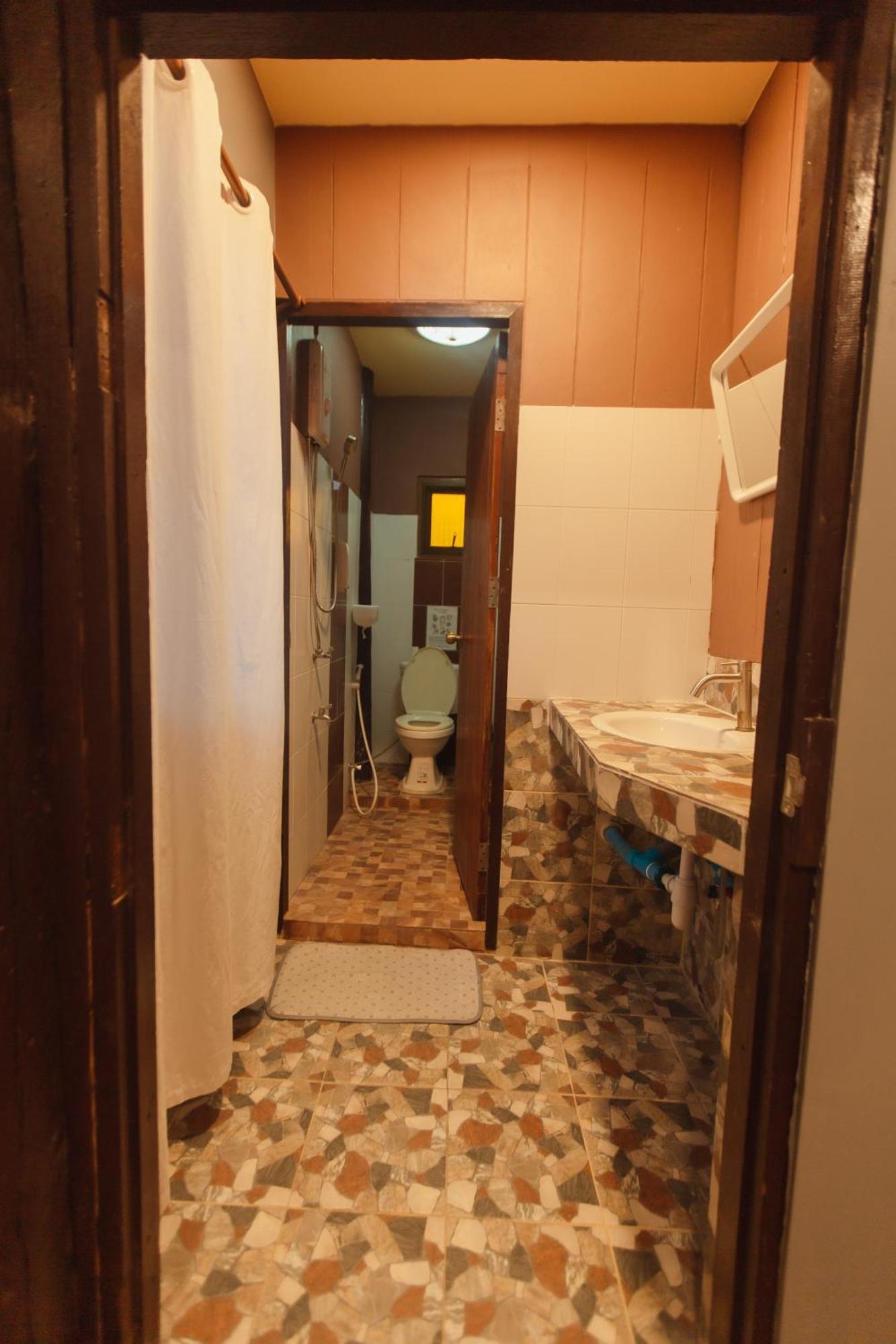 Agga Cnx Hostel Chiang Mai Bagian luar foto