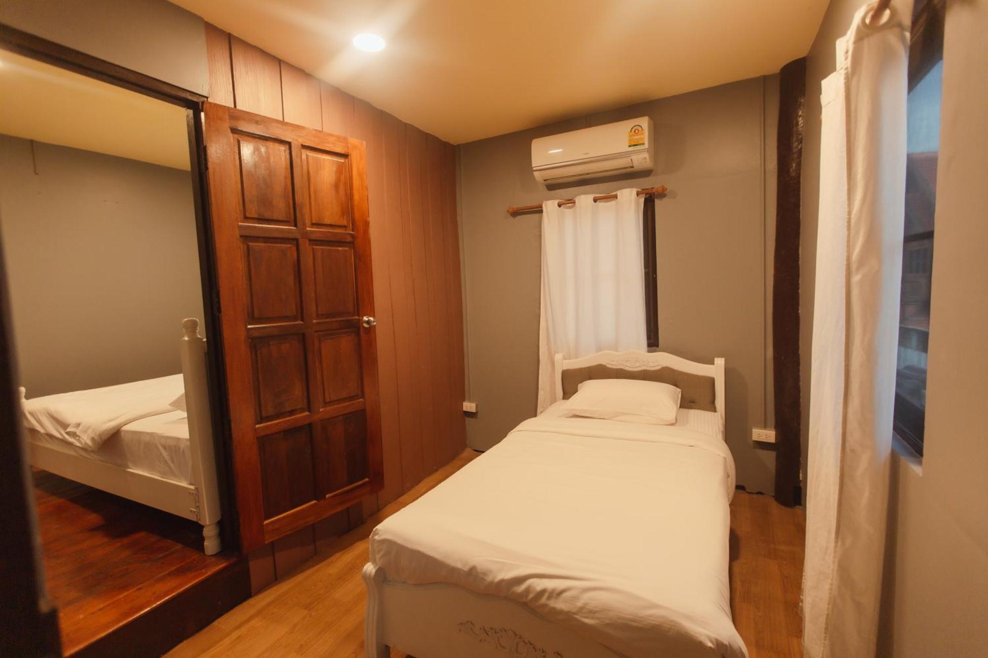Agga Cnx Hostel Chiang Mai Bagian luar foto