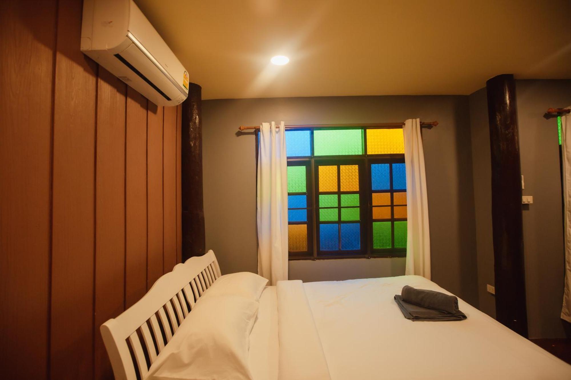 Agga Cnx Hostel Chiang Mai Bagian luar foto