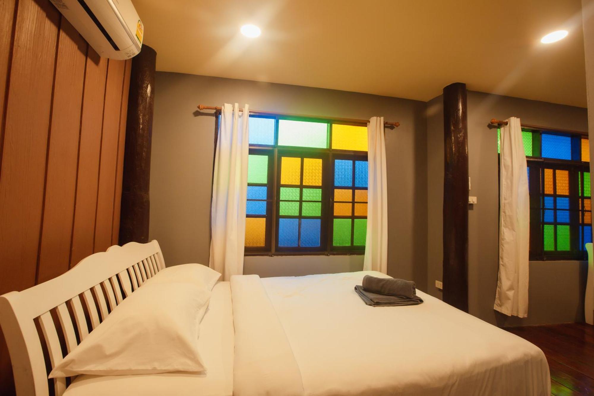 Agga Cnx Hostel Chiang Mai Bagian luar foto