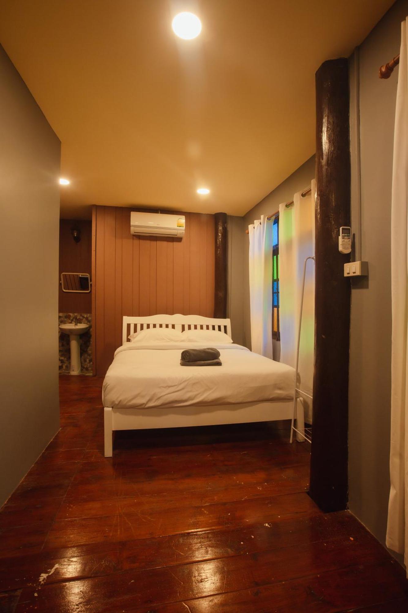 Agga Cnx Hostel Chiang Mai Bagian luar foto