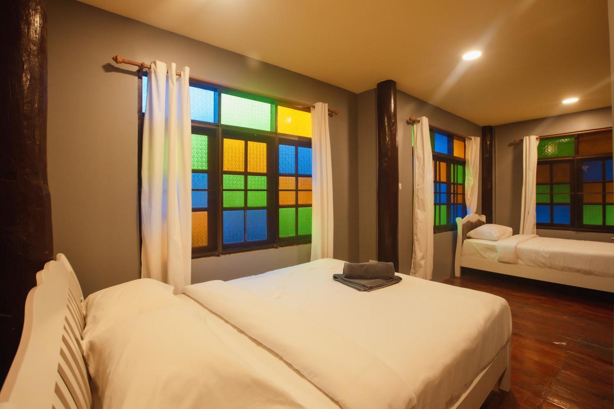 Agga Cnx Hostel Chiang Mai Bagian luar foto