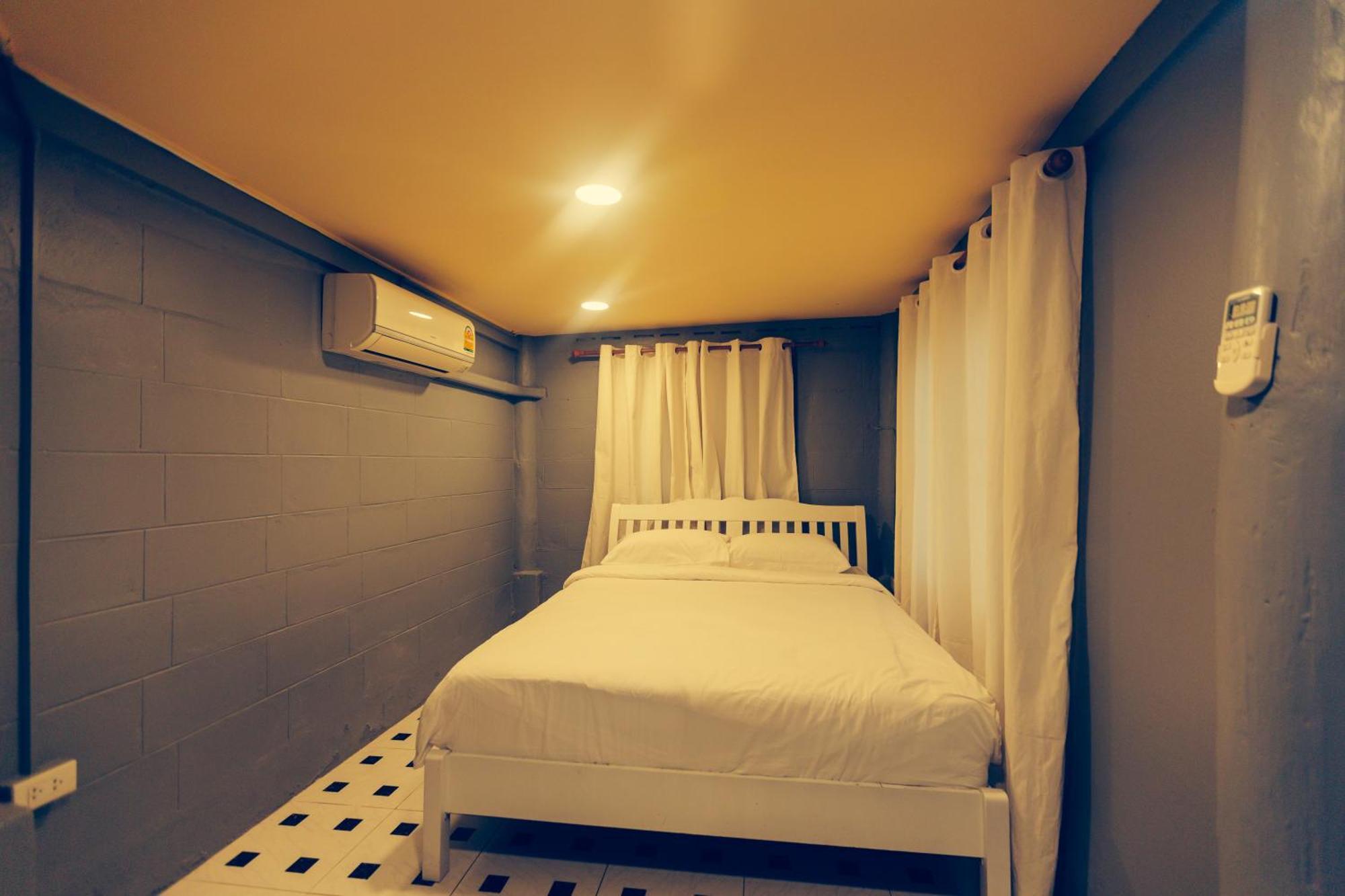 Agga Cnx Hostel Chiang Mai Bagian luar foto