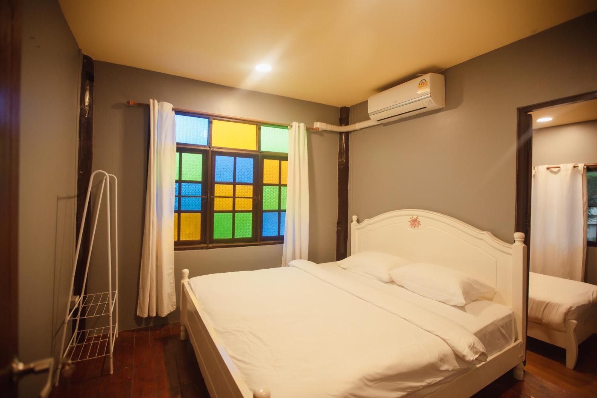 Agga Cnx Hostel Chiang Mai Bagian luar foto