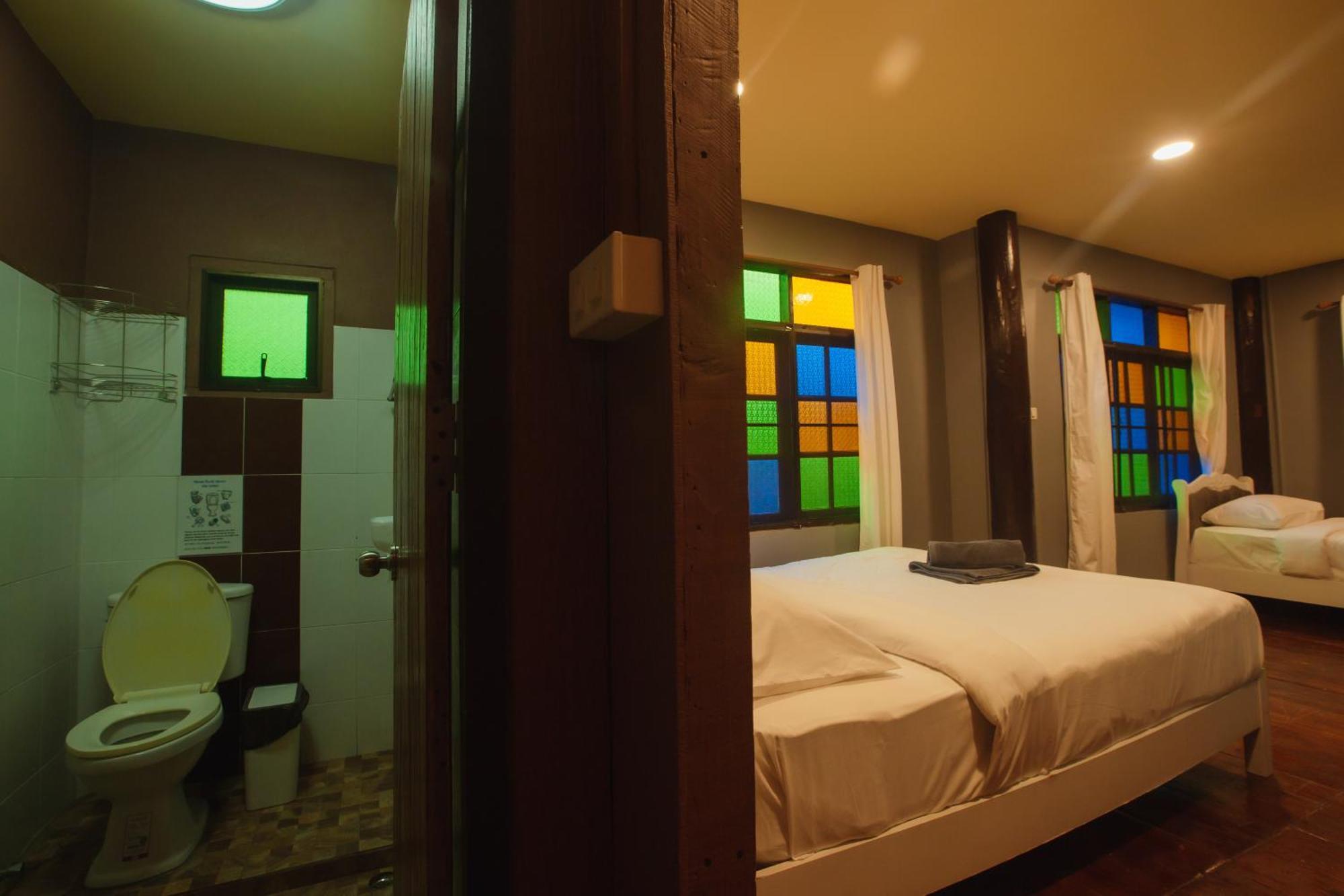 Agga Cnx Hostel Chiang Mai Bagian luar foto