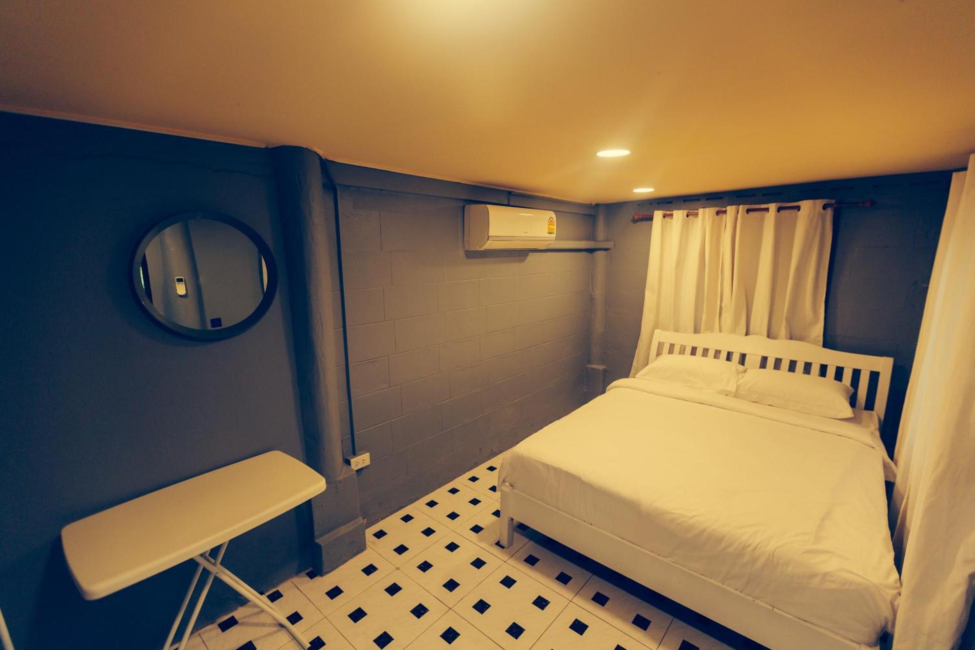 Agga Cnx Hostel Chiang Mai Bagian luar foto