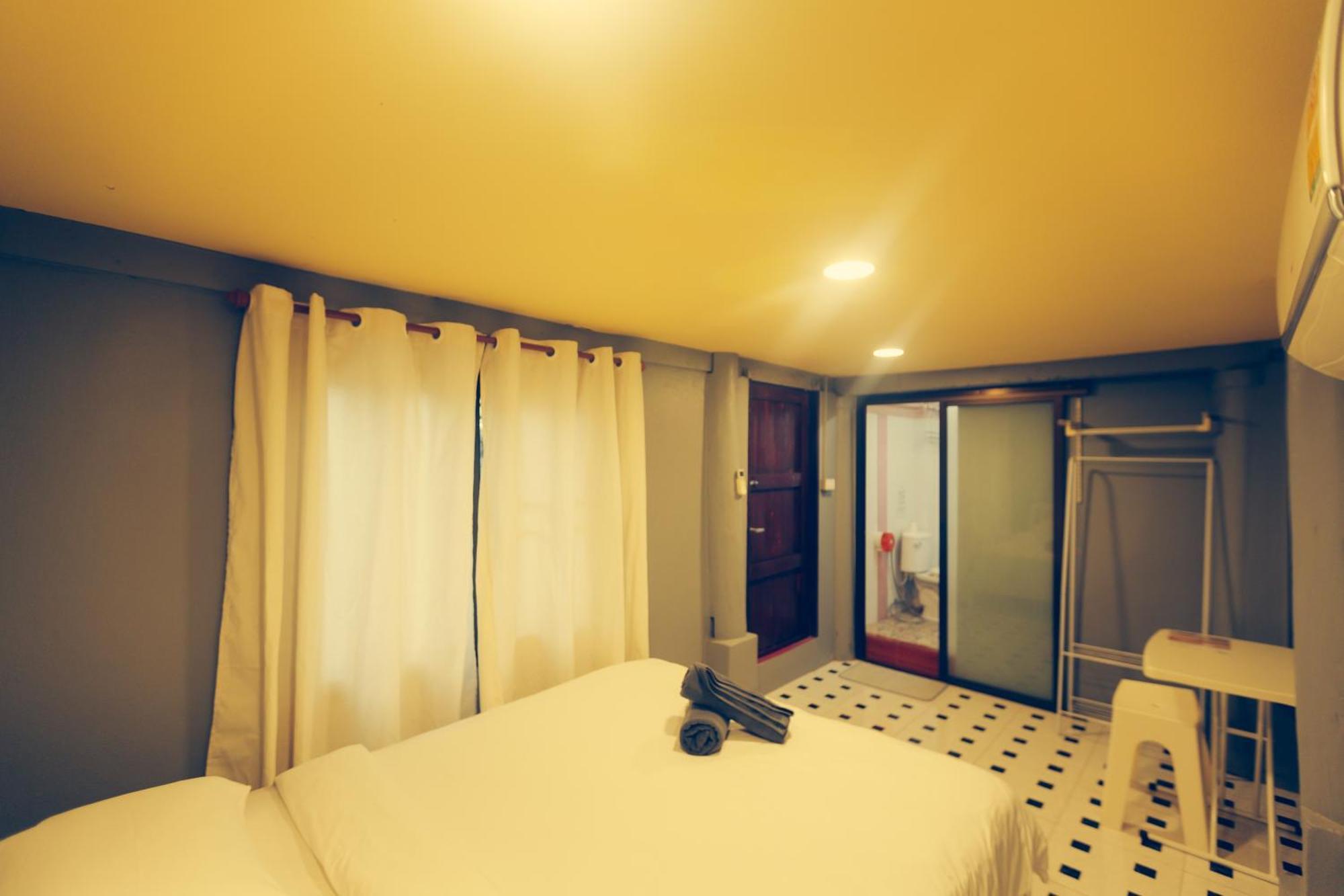 Agga Cnx Hostel Chiang Mai Bagian luar foto