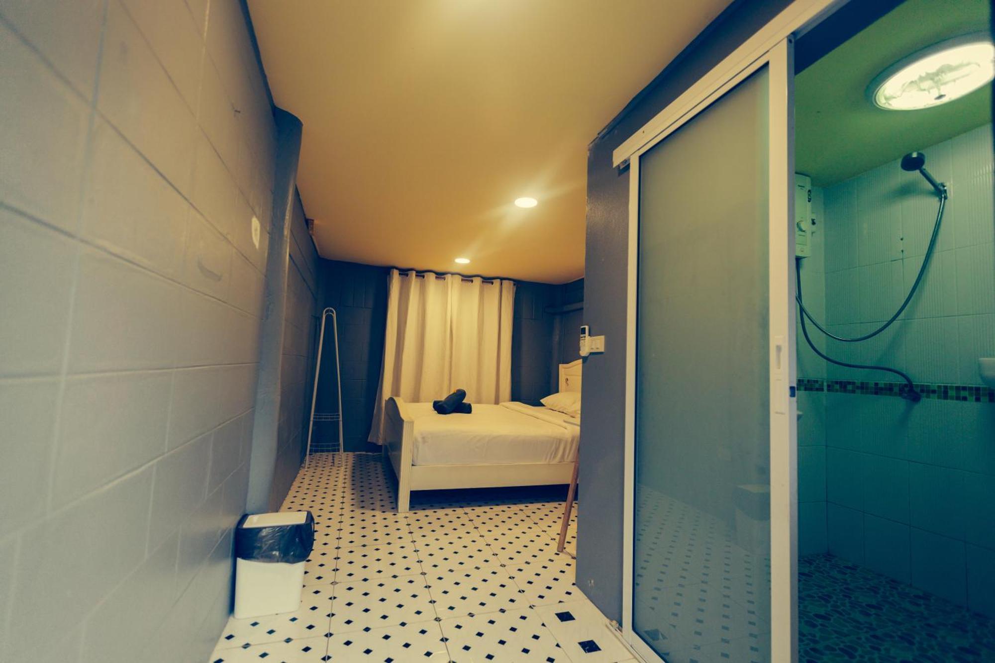 Agga Cnx Hostel Chiang Mai Bagian luar foto