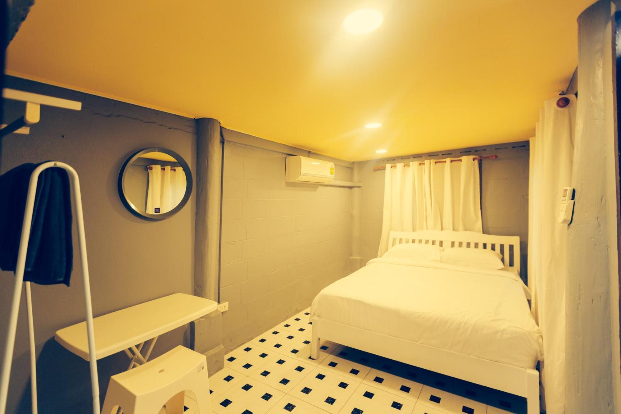 Agga Cnx Hostel Chiang Mai Bagian luar foto