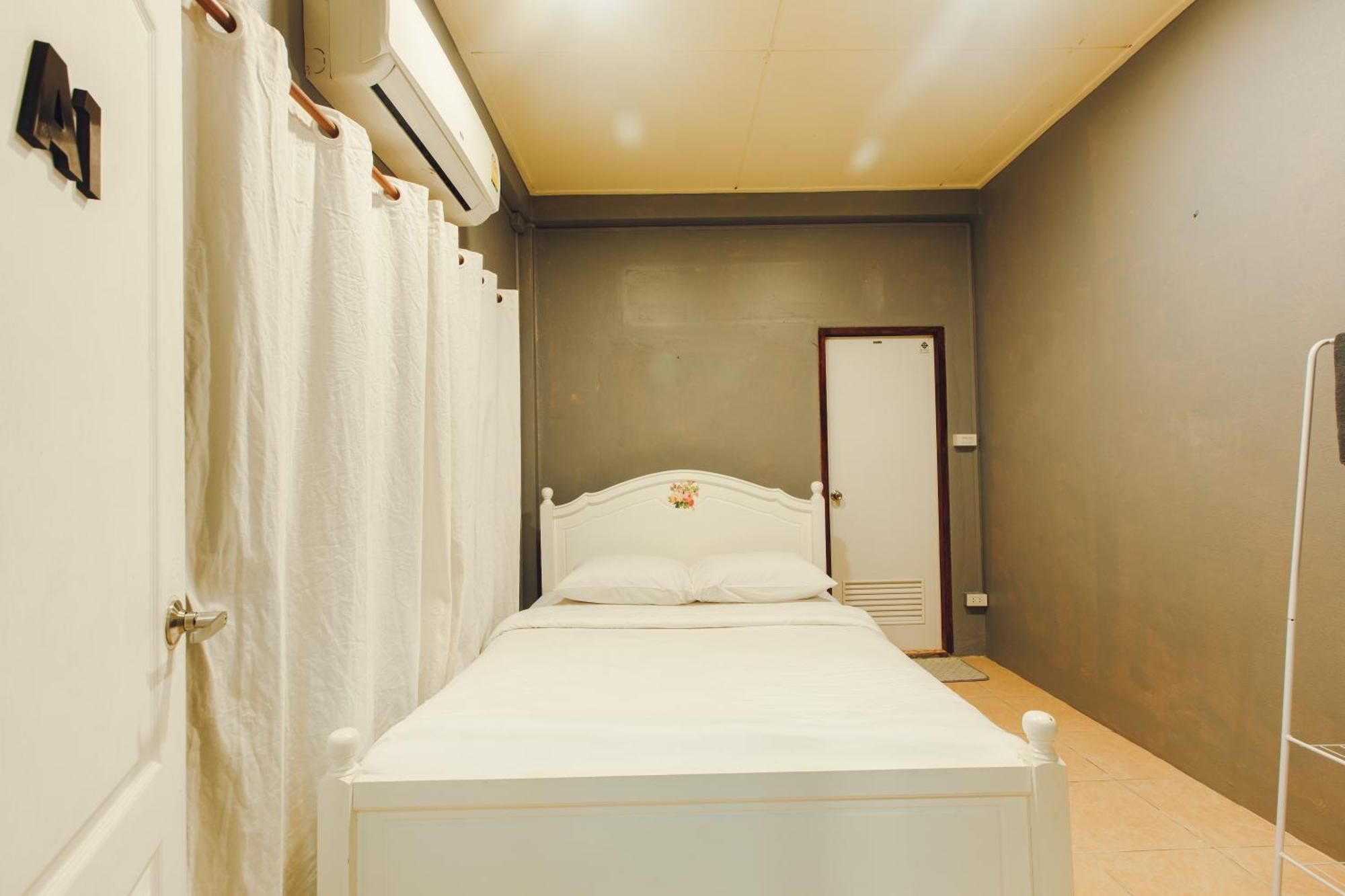 Agga Cnx Hostel Chiang Mai Bagian luar foto