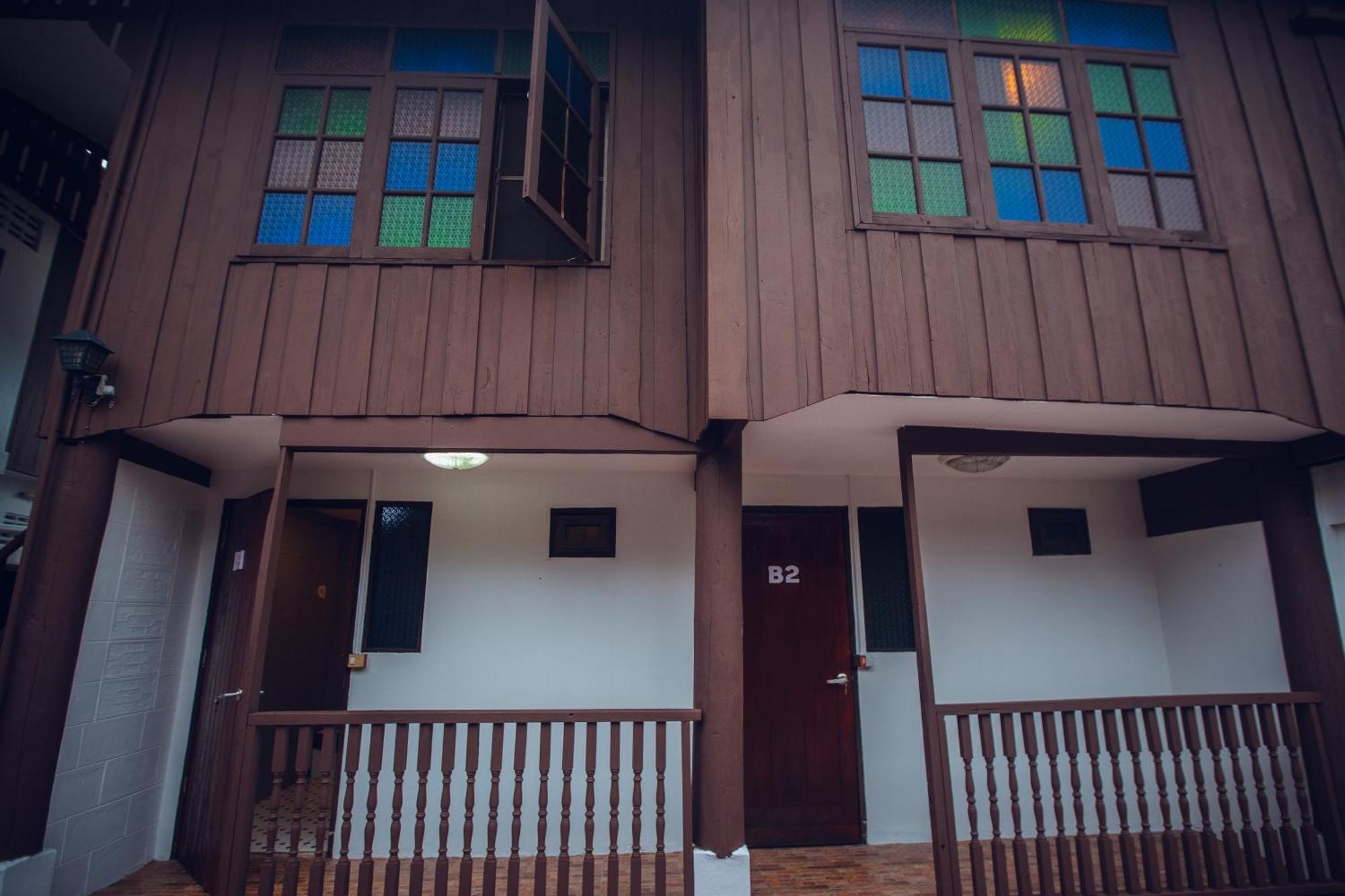 Agga Cnx Hostel Chiang Mai Bagian luar foto
