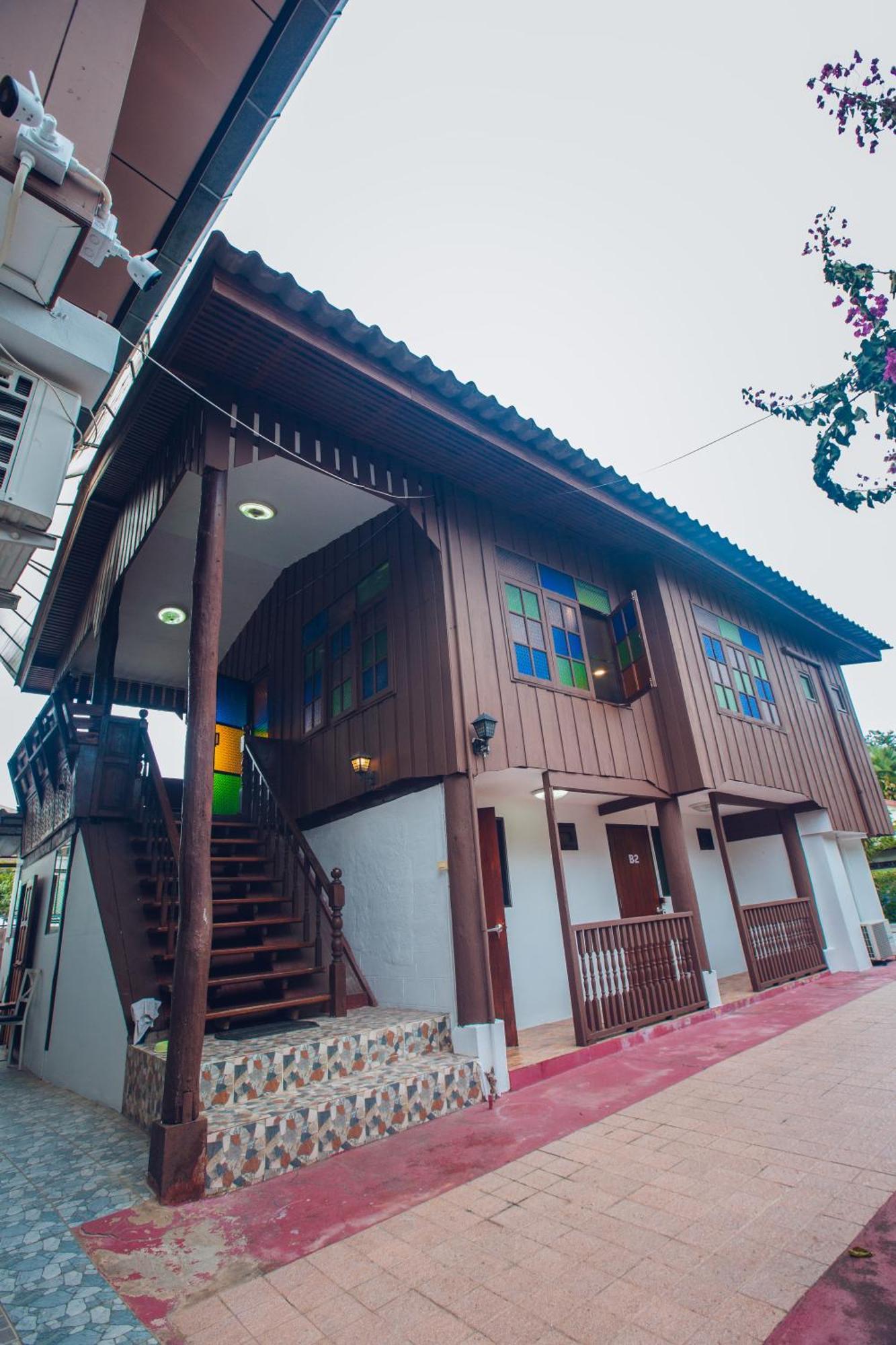 Agga Cnx Hostel Chiang Mai Bagian luar foto