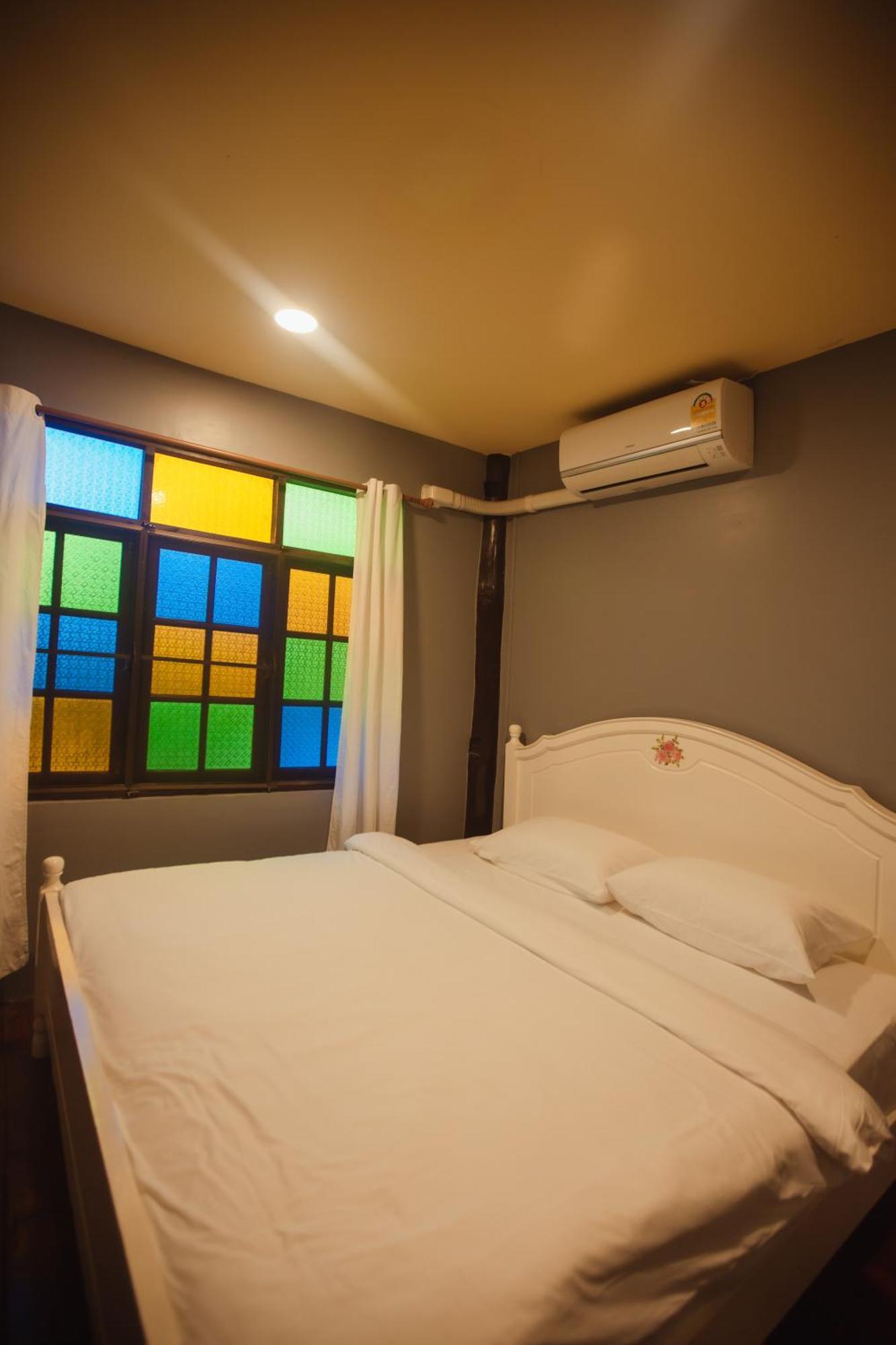 Agga Cnx Hostel Chiang Mai Bagian luar foto