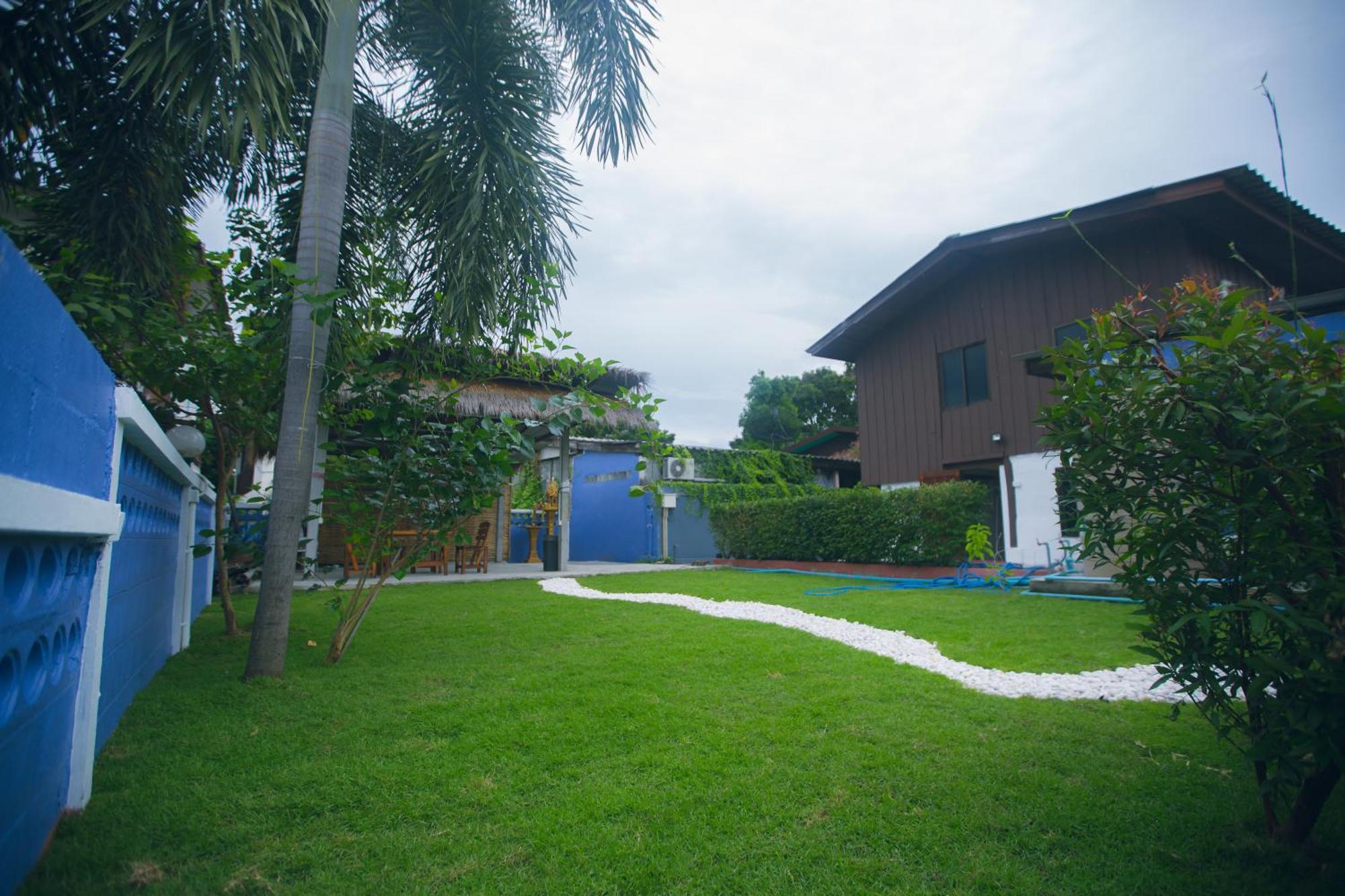 Agga Cnx Hostel Chiang Mai Bagian luar foto