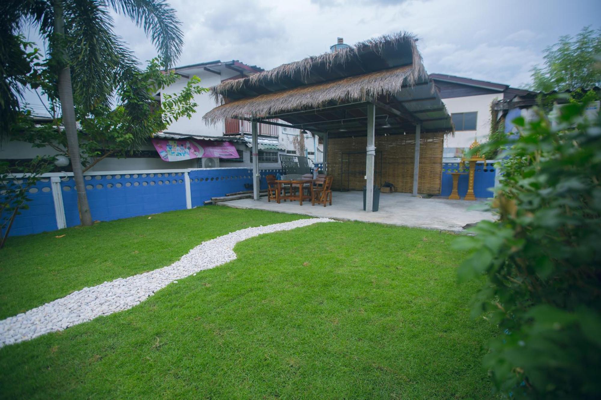 Agga Cnx Hostel Chiang Mai Bagian luar foto
